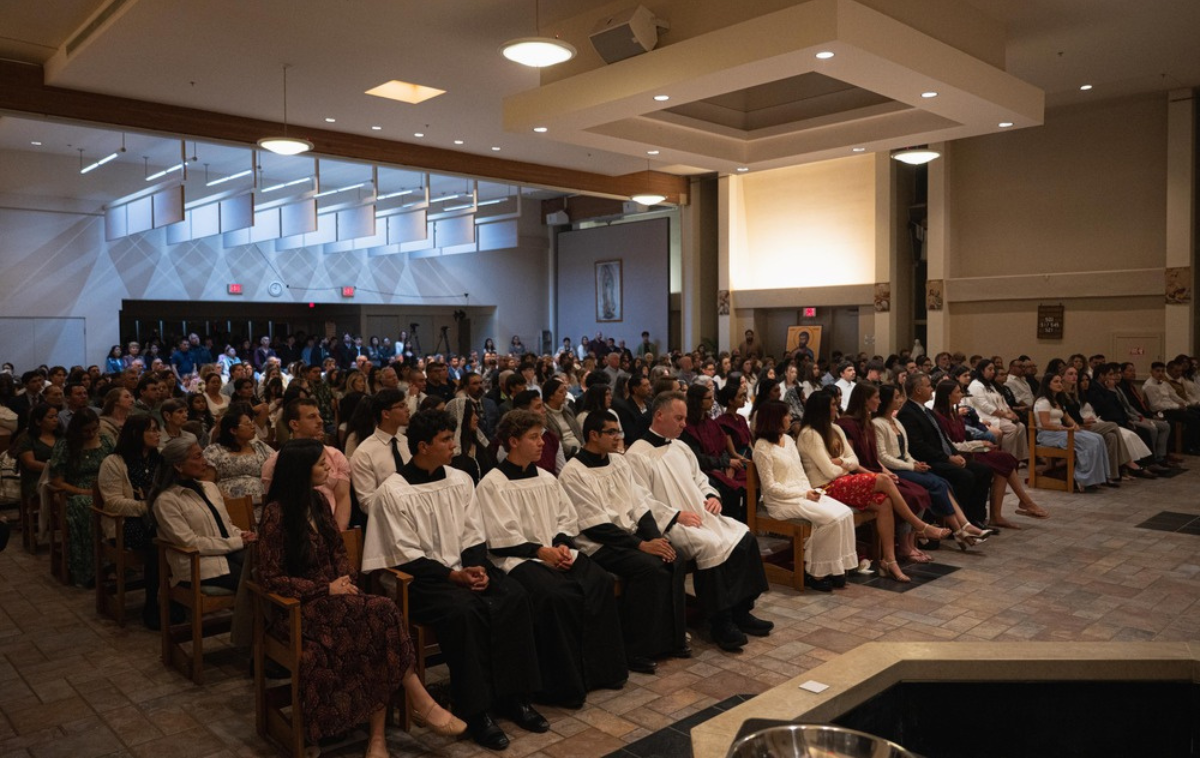 More than 500 attended Easter Vigil at St. Mark