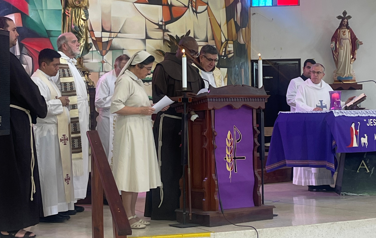 Br. James (far left) and Br. Cid (at the altar, both in habits) joined a Mass with Archbishop Roberto Gonz&aacute;lez, OFM, of San Juan, Puerto Rico. They later attended a regional meeting held in Spanish, which tested and affirmed their immersion learning. (Photo courtesy of Br. James)&nbsp;