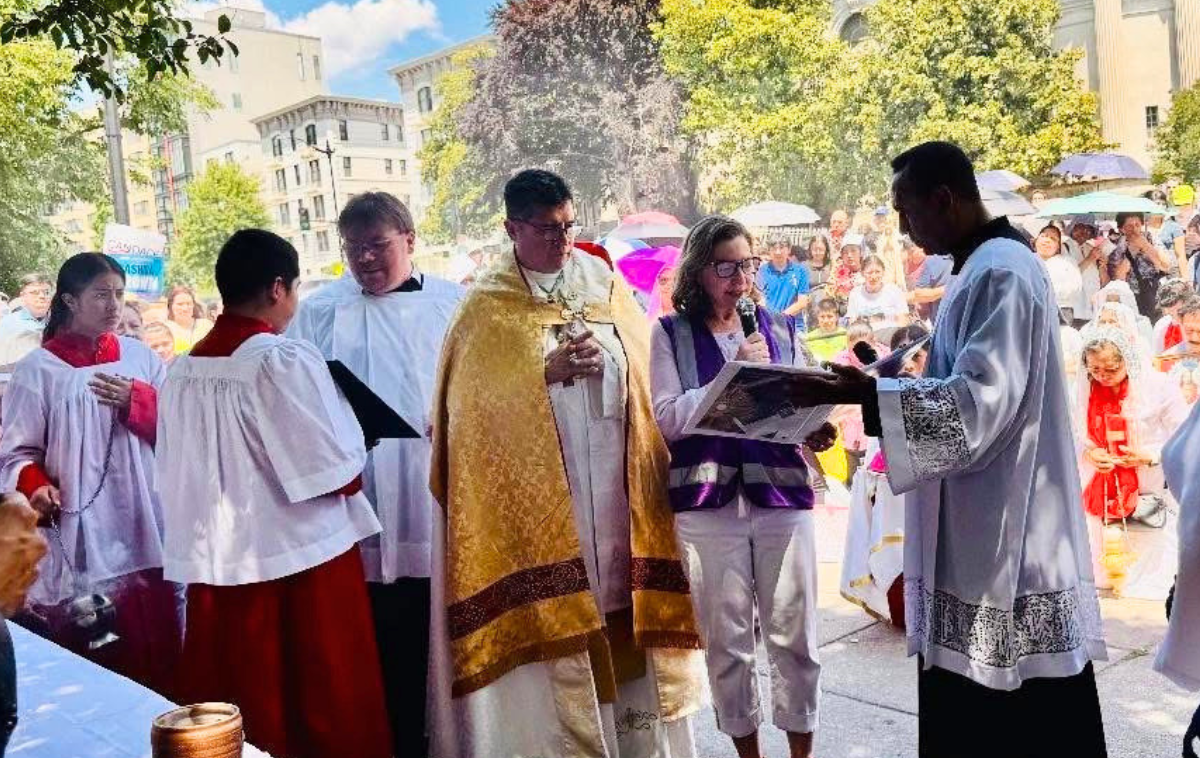 St. Camillus Parish in Silver Spring, Maryland, created a special altar featuring photos, names and prayer intentions of those who are detained or too afraid to attend the Archdiocese of Washington&rsquo;s Corpus Christi procession. Photos courtesy of Sister Eilis McCulloh, Kathy Gallagher and Edwin Mendez.